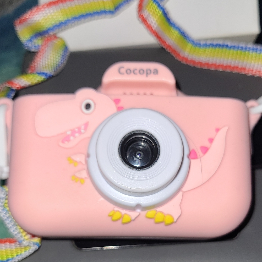 ❤️DAUGHTERS LOVE IT❤️Cocopa Pink Dinosaur Camera Thst Takes Real Pics!